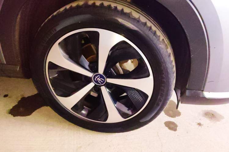 Used BYD Song PLUS New Energy 2021 DM-i 110KM Flagship PLUS Right Front Wheel Hub
