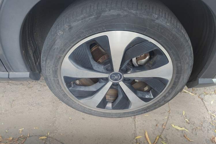 Used BYD Song PLUS New Energy 2021 DM-i 110KM Flagship PLUS Right Front Wheel Hub