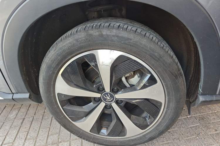 Used BYD Song PLUS New Energy 2021 EV Deluxe Model Right Front Wheel Hub