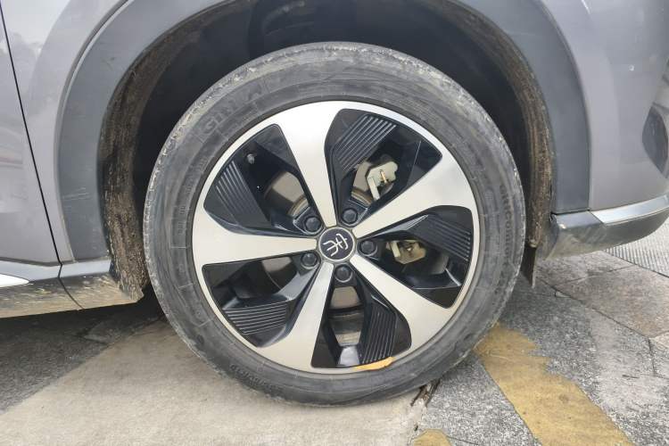 Used BYD Song PLUS New Energy 2021 DM-i 110KM Flagship Model Right Front Wheel Hub