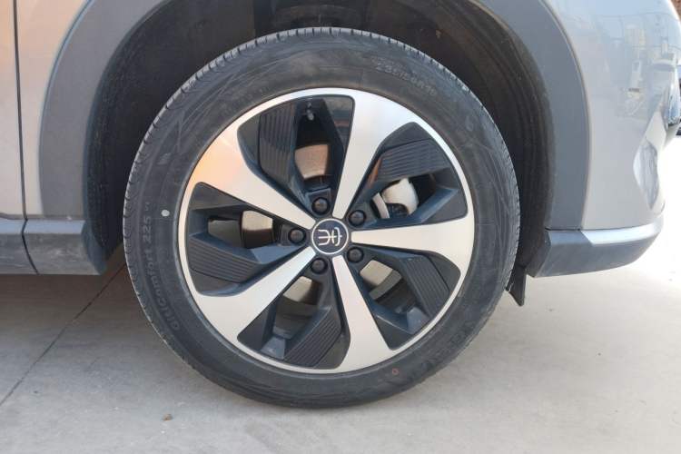 Used BYD Song PLUS New Energy 2021 DM-i 51KM Prestige Model Right Front Wheel Hub