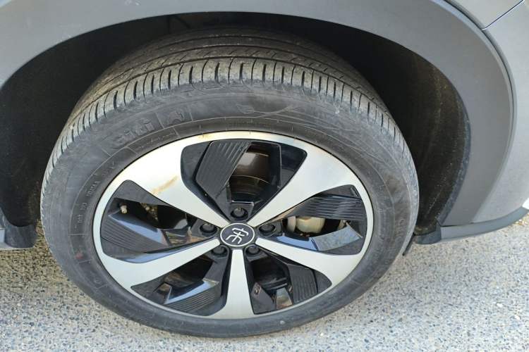 Used BYD Song PLUS New Energy 2021 EV Flagship Model Right Front Wheel Hub