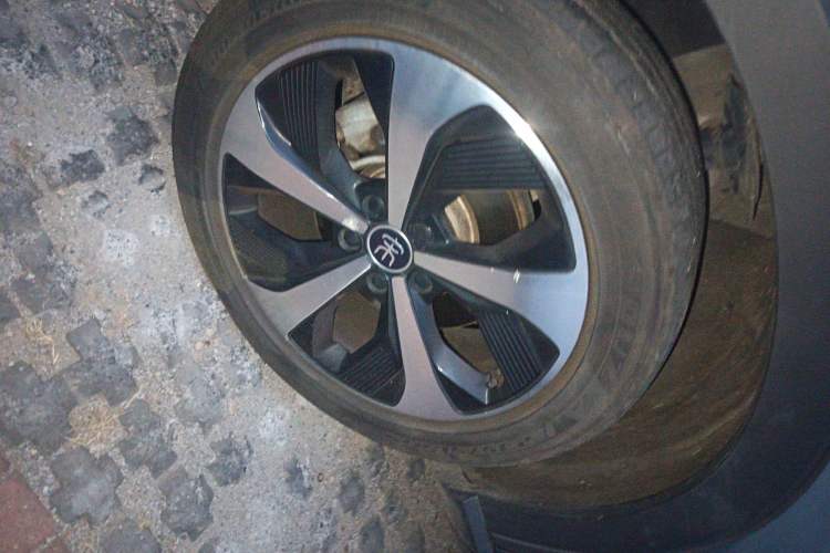 Used BYD Song PLUS New Energy 2021 DM-i 110KM Flagship PLUS Right Front Wheel Hub