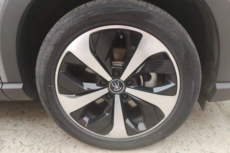 Used BYD Song PLUS New Energy 2021 DM-i 110KM Flagship PLUS Right Front Wheel Hub