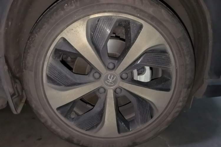 Used BYD Song PLUS New Energy 2021 DM-i 110KM Flagship PLUS Right Front Wheel Hub