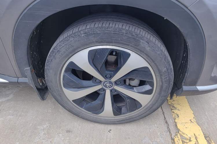 Used BYD Song PLUS New Energy 2021 DM-i 51KM Prestige Model Right Front Wheel Hub