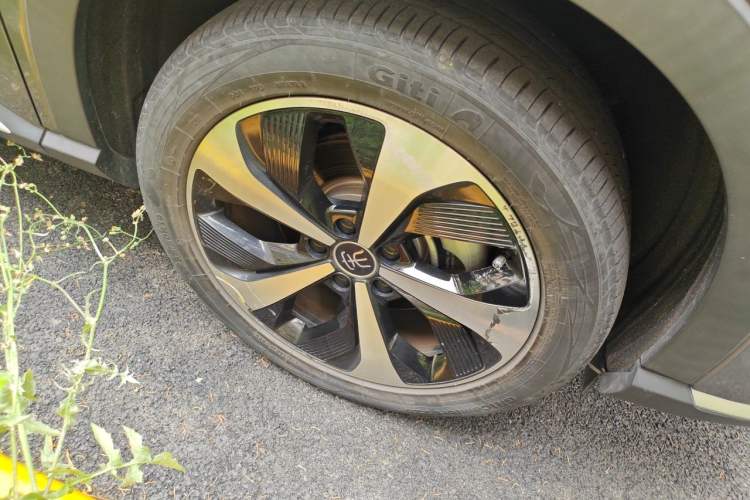 Used BYD Song PLUS New Energy 2021 DM-i 110KM Flagship PLUS Right Front Wheel Hub