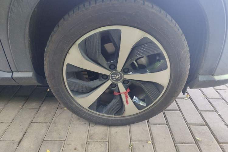 Used BYD Song PLUS New Energy 2021 DM-i 110KM Flagship Model Right Front Wheel Hub