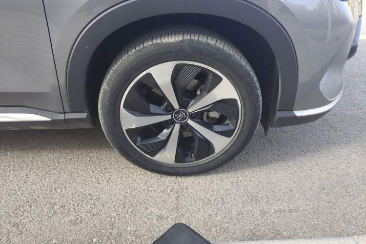 Used BYD Song PLUS New Energy 2021 DM-i 51KM Prestige Model Right Front Wheel Hub