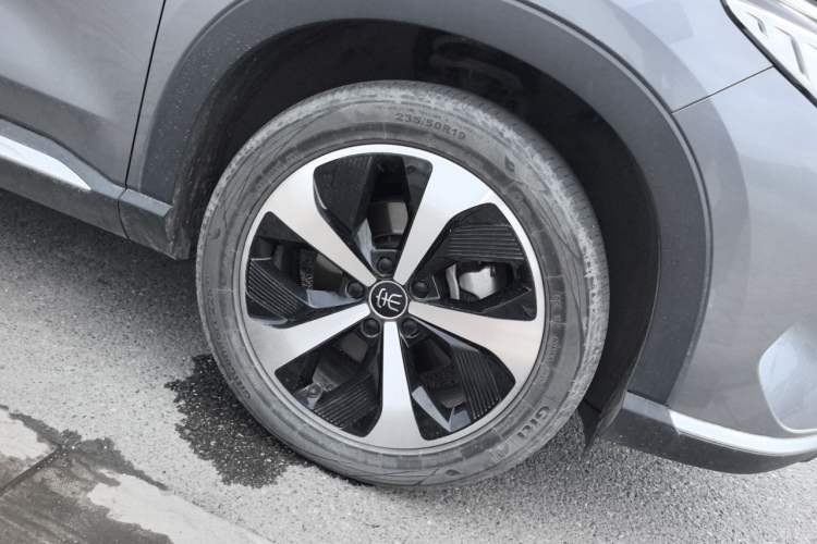 Used BYD Song PLUS New Energy 2021 DM-i 110KM Flagship PLUS Right Front Wheel Hub
