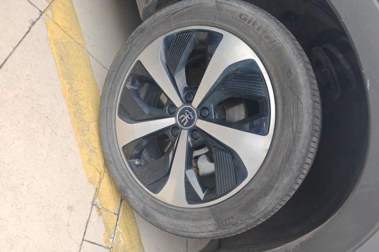 Used BYD Song PLUS New Energy 2021 DM-i 51KM Prestige Model Right Front Wheel Hub