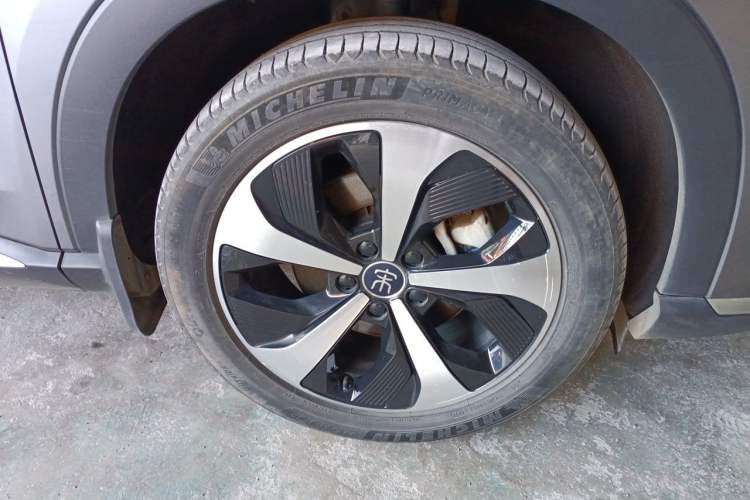 Used BYD Song PLUS New Energy 2021 DM-i 110KM Flagship PLUS Right Front Wheel Hub