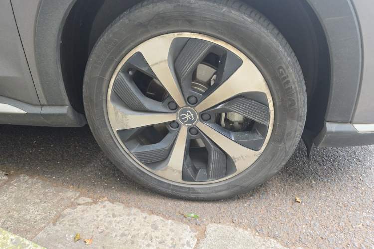Used BYD Song PLUS New Energy 2021 DM-i 110KM Flagship PLUS Right Front Wheel Hub