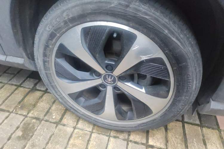 Used BYD Song PLUS New Energy 2021 DM-i 110KM Flagship PLUS Right Front Wheel Hub