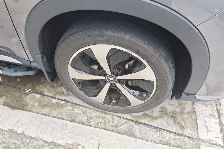 Used BYD Song PLUS New Energy 2021 DM-i 110KM Flagship PLUS Right Front Wheel Hub