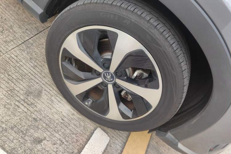 Used BYD Song PLUS New Energy 2021 DM-i 110KM Flagship PLUS Right Front Wheel Hub