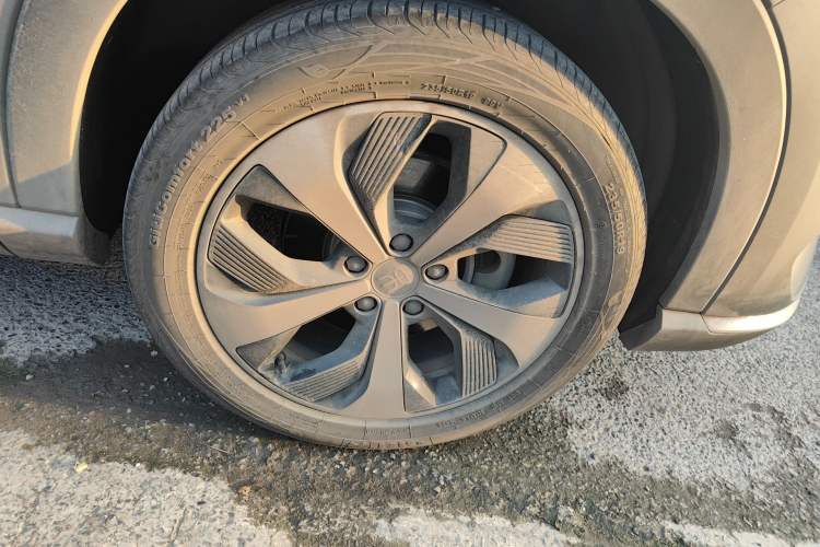 Used BYD Song PLUS New Energy 2021 DM-i 51KM Prestige Model Right Front Wheel Hub