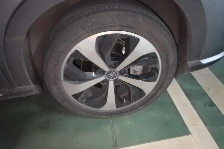 Used BYD Song PLUS New Energy 2021 DM-i 110KM Flagship PLUS Right Front Wheel Hub