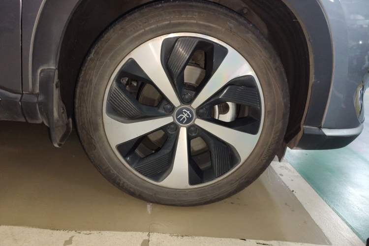 Used BYD Song PLUS New Energy 2021 DM-i 110KM Flagship PLUS Right Front Wheel Hub