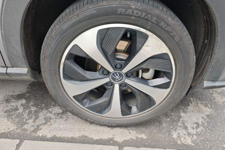 Used BYD Song PLUS New Energy 2021 EV Deluxe Model Right Front Wheel Hub