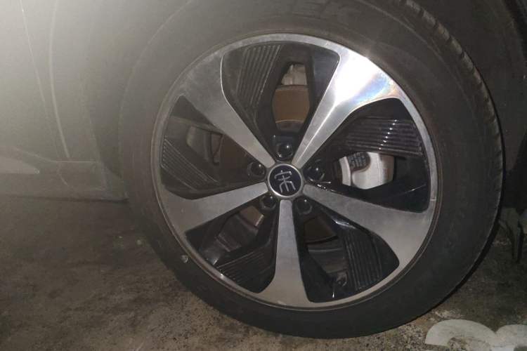 Used BYD Song PLUS New Energy 2021 DM-i 51KM Prestige Model Right Front Wheel Hub