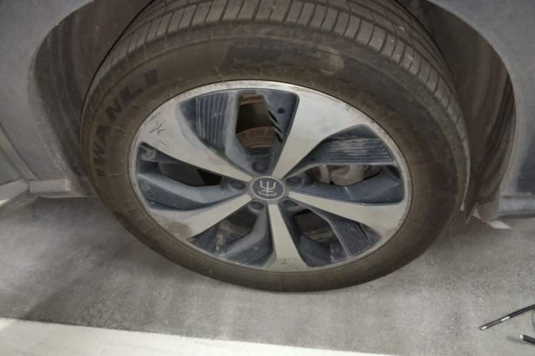 Used BYD Song PLUS New Energy 2021 DM-i 51KM Prestige Model Right Front Wheel Hub