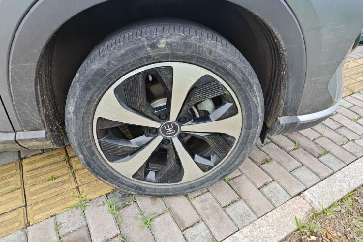 Used BYD Song PLUS New Energy 2021 DM-i 110KM Flagship PLUS Right Front Wheel Hub