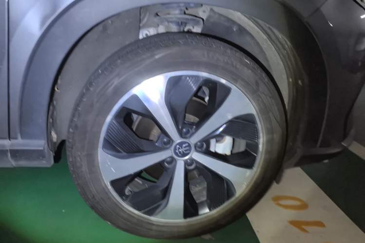 Used BYD Song PLUS New Energy 2021 EV Deluxe Model Right Front Wheel Hub