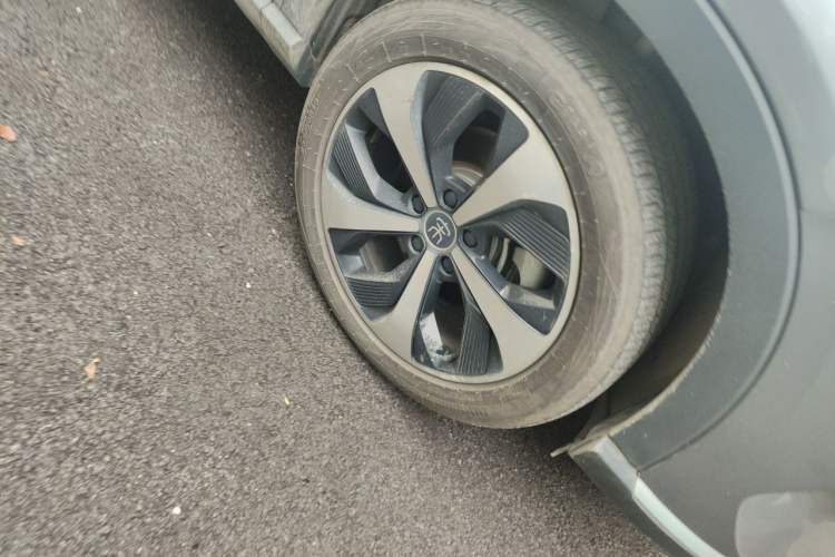 Used BYD Song PLUS New Energy 2021 DM-i 110KM Flagship PLUS Right Front Wheel Hub