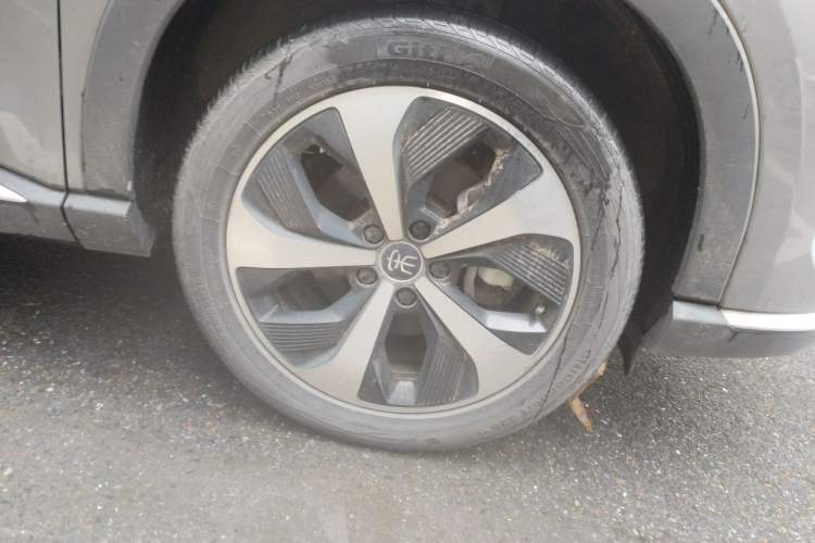 Used BYD Song PLUS New Energy 2021 DM-i 110KM Flagship PLUS Right Front Wheel Hub