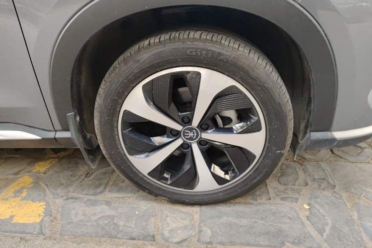 Used BYD Song PLUS New Energy 2021 DM-i 51KM Prestige Model Right Front Wheel Hub