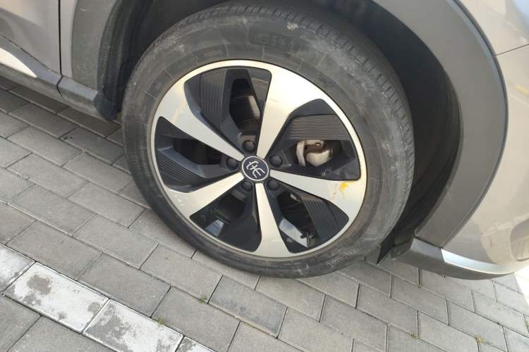 Used BYD Song PLUS New Energy 2021 DM-i 110KM Flagship PLUS Right Front Wheel Hub