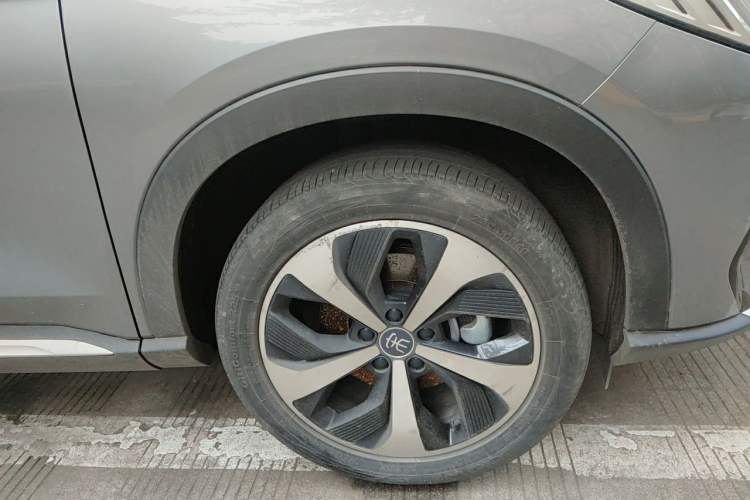 Used BYD Song PLUS New Energy 2021 EV Deluxe Model Right Front Wheel Hub