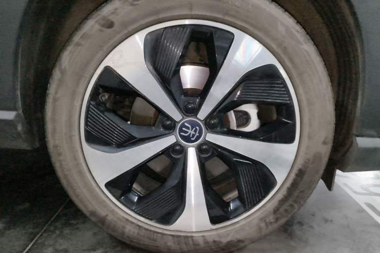 Used BYD Song PLUS New Energy 2021 DM-i 100KM Four-Wheel Drive Flagship PLUS Right Front Wheel Hub