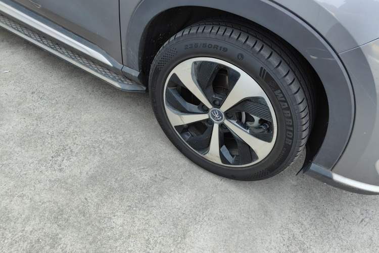 Used BYD Song PLUS New Energy 2021 DM-i 110KM Flagship PLUS Right Front Wheel Hub