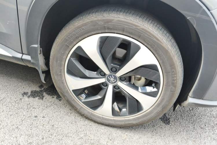 Used BYD Song PLUS New Energy 2021 EV Deluxe Model Right Front Wheel Hub