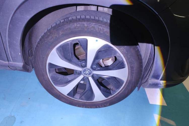 Used BYD Song PLUS New Energy 2021 DM-i 110KM Flagship PLUS Right Front Wheel Hub