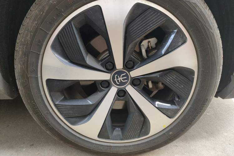 Used BYD Song PLUS New Energy 2021 DM-i 110KM Flagship PLUS Right Front Wheel Hub