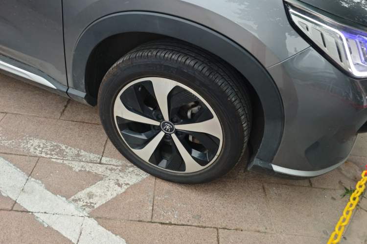 Used BYD Song PLUS New Energy 2021 DM-i 51KM Prestige Model Right Front Wheel Hub