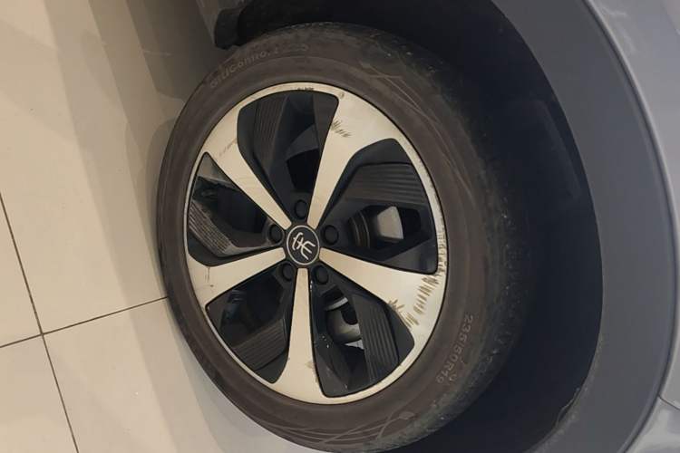 Used BYD Song PLUS New Energy 2021 EV Flagship Model Right Front Wheel Hub