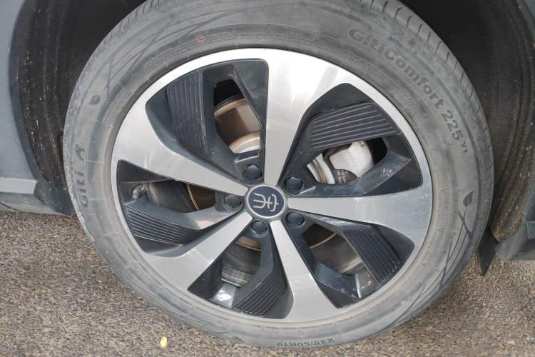 Used BYD Song PLUS New Energy 2021 DM-i 110KM Flagship PLUS Right Front Wheel Hub