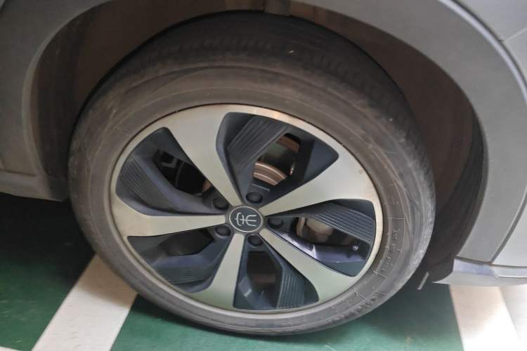 Used BYD Song PLUS New Energy 2021 DM-i 110KM Flagship PLUS Right Front Wheel Hub