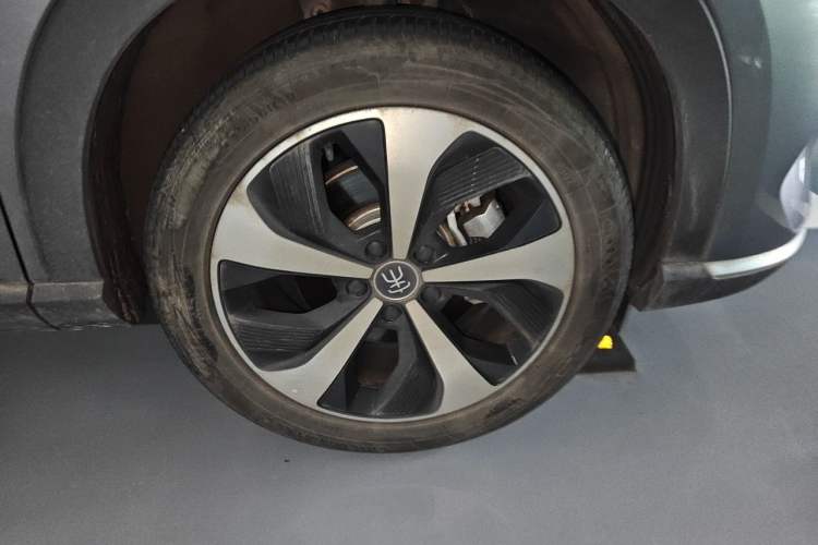 Used BYD Song PLUS New Energy 2021 DM-i 110KM Flagship PLUS Right Front Wheel Hub
