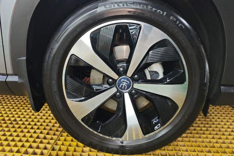 Used BYD Song PLUS New Energy 2021 DM-i 110KM Flagship PLUS 5G Edition Right Front Wheel Hub