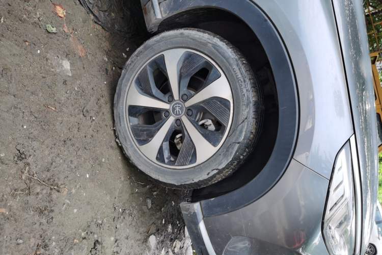 Used BYD Song PLUS New Energy 2021 DM-i 110KM Flagship PLUS Right Front Wheel Hub
