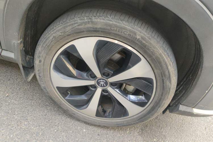 Used BYD Song PLUS New Energy 2021 DM-i 51KM Prestige Model Right Front Wheel Hub