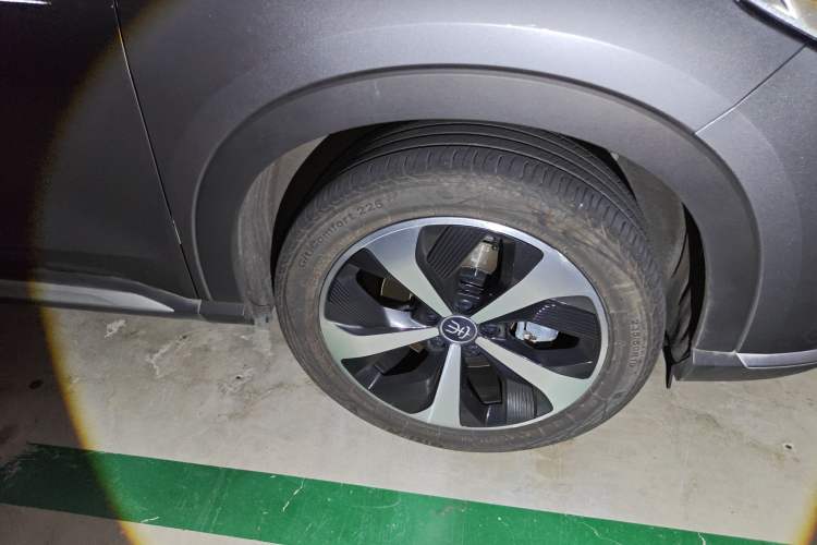 Used BYD Song PLUS New Energy 2021 DM-i 110KM Flagship Model Right Front Wheel Hub