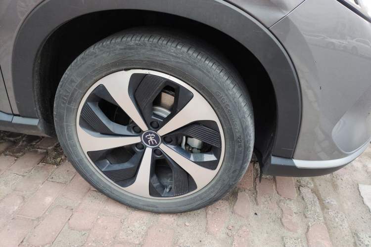 Used BYD Song PLUS New Energy 2021 DM-i 110KM Flagship PLUS Right Front Wheel Hub