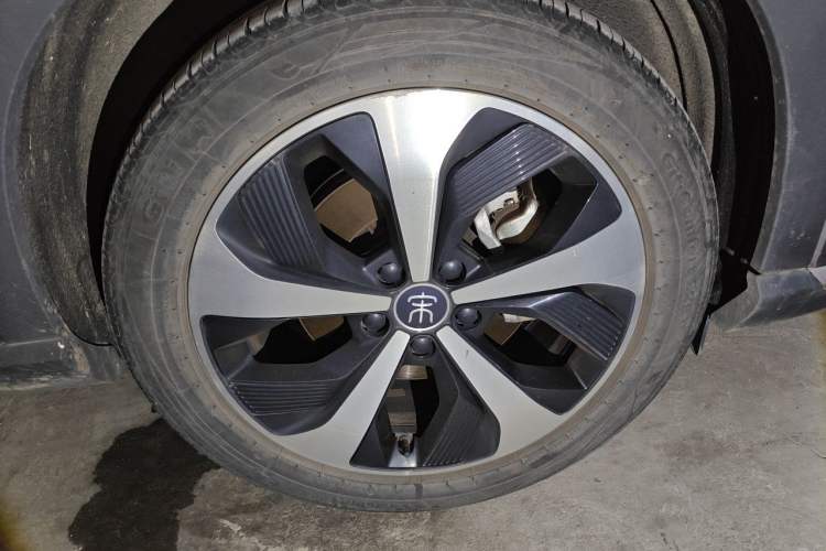 Used BYD Song PLUS New Energy 2021 DM-i 110KM Flagship PLUS Right Front Wheel Hub