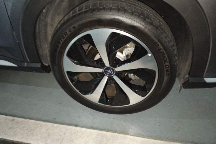 Used BYD Song PLUS New Energy 2021 DM-i 110KM Flagship PLUS Right Front Wheel Hub